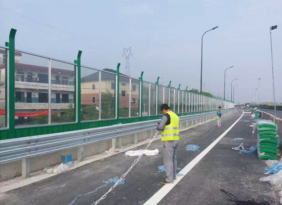 爬架網(wǎng)片在高層建筑中的應(yīng)用